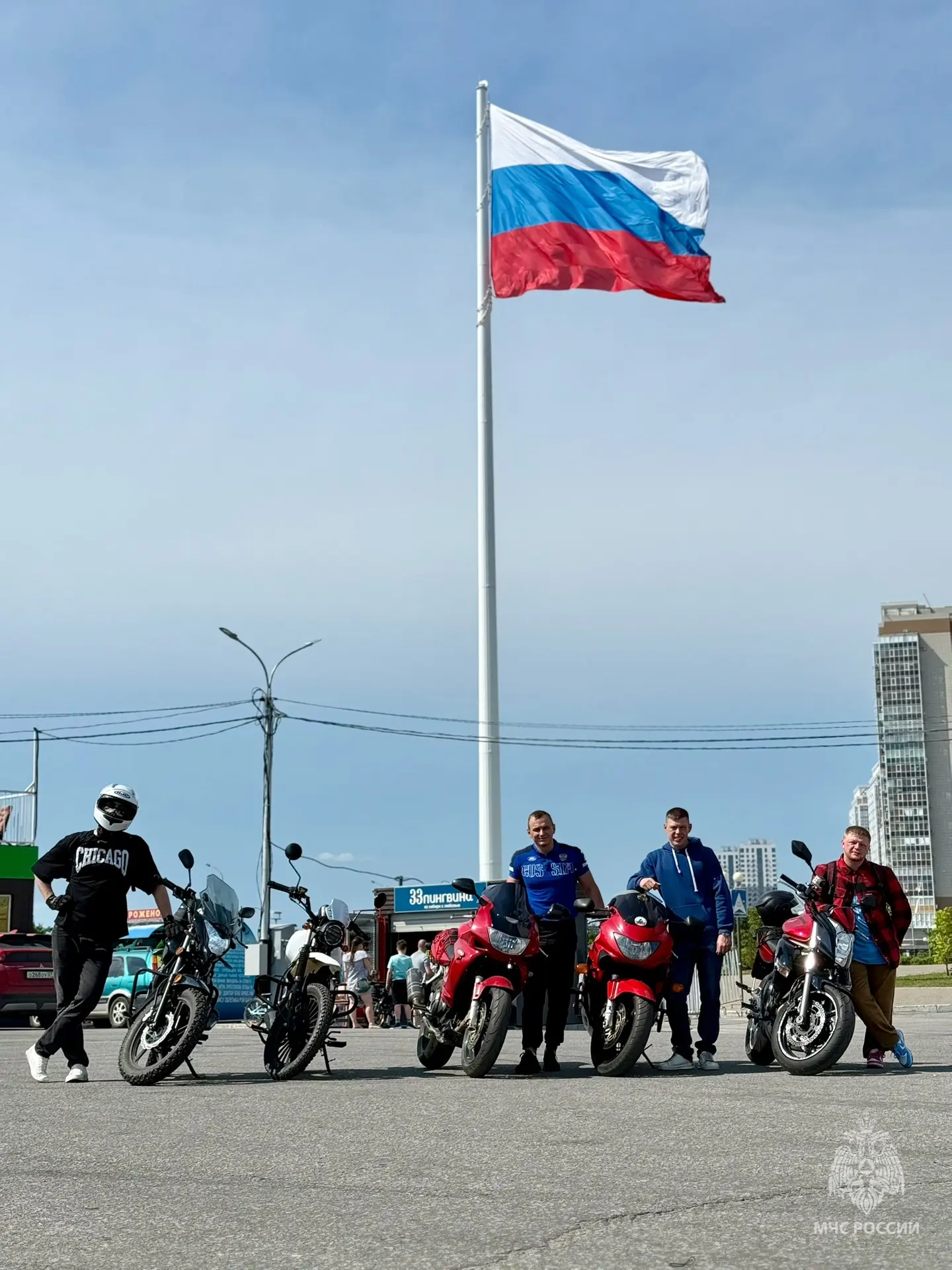 Мотопробег единства: патриотический заезд в честь Дня России🇷🇺

🏍️В честь Дня России, самого глав