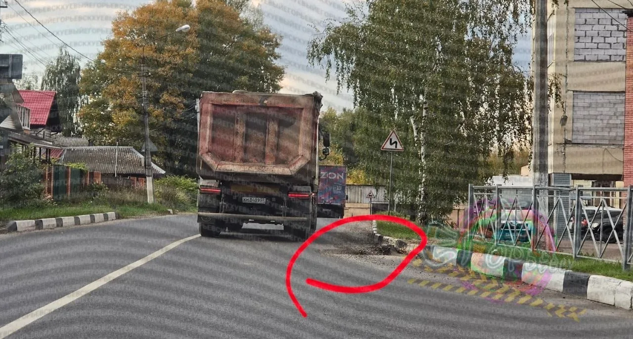 Как ехать на Бронницкую, через ж/д переезд, после поворота на Самойлова неплохая такая ...