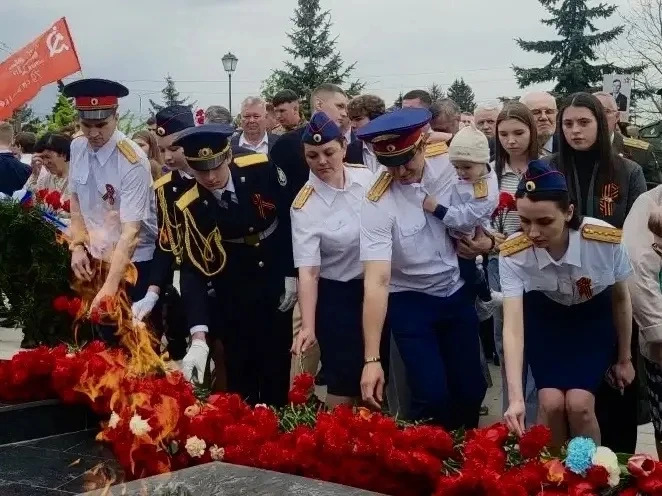 🇷🇺 Помним и сохраняем 

Сегодня, в День Победы, кадеты 7 «А» класса совместно с офицерами Следстве