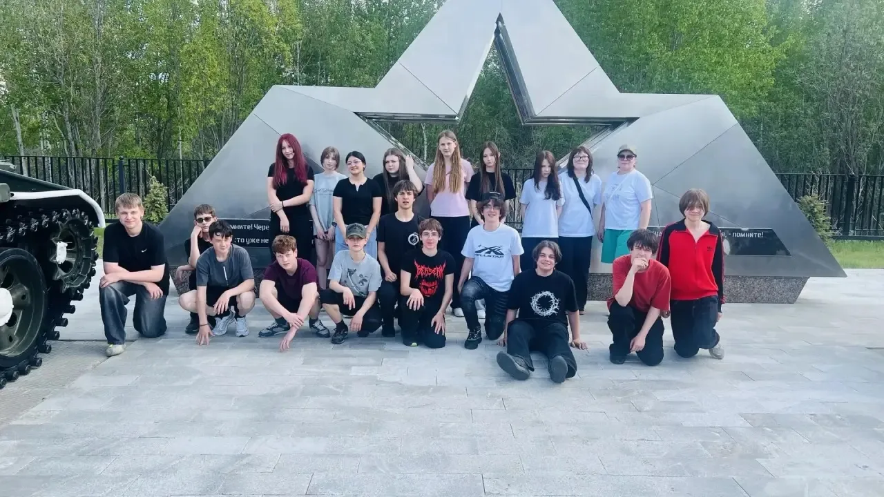 #КлассныеНовости

8Б класс: погружение в историю Урая! 🚌

Наш 8Б вместе с классным руководителем от