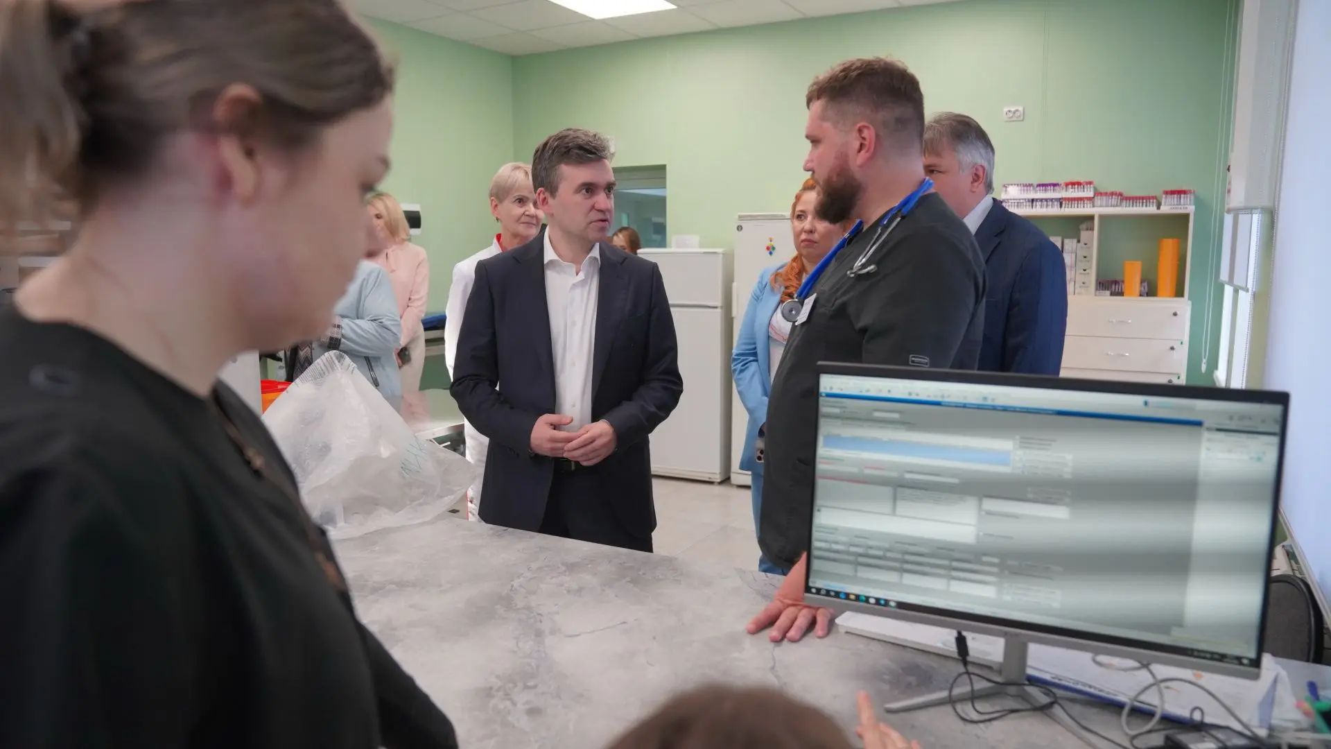С работой возобновившей год назад деятельность ветеринарной клиники на улице Рыбинской,...