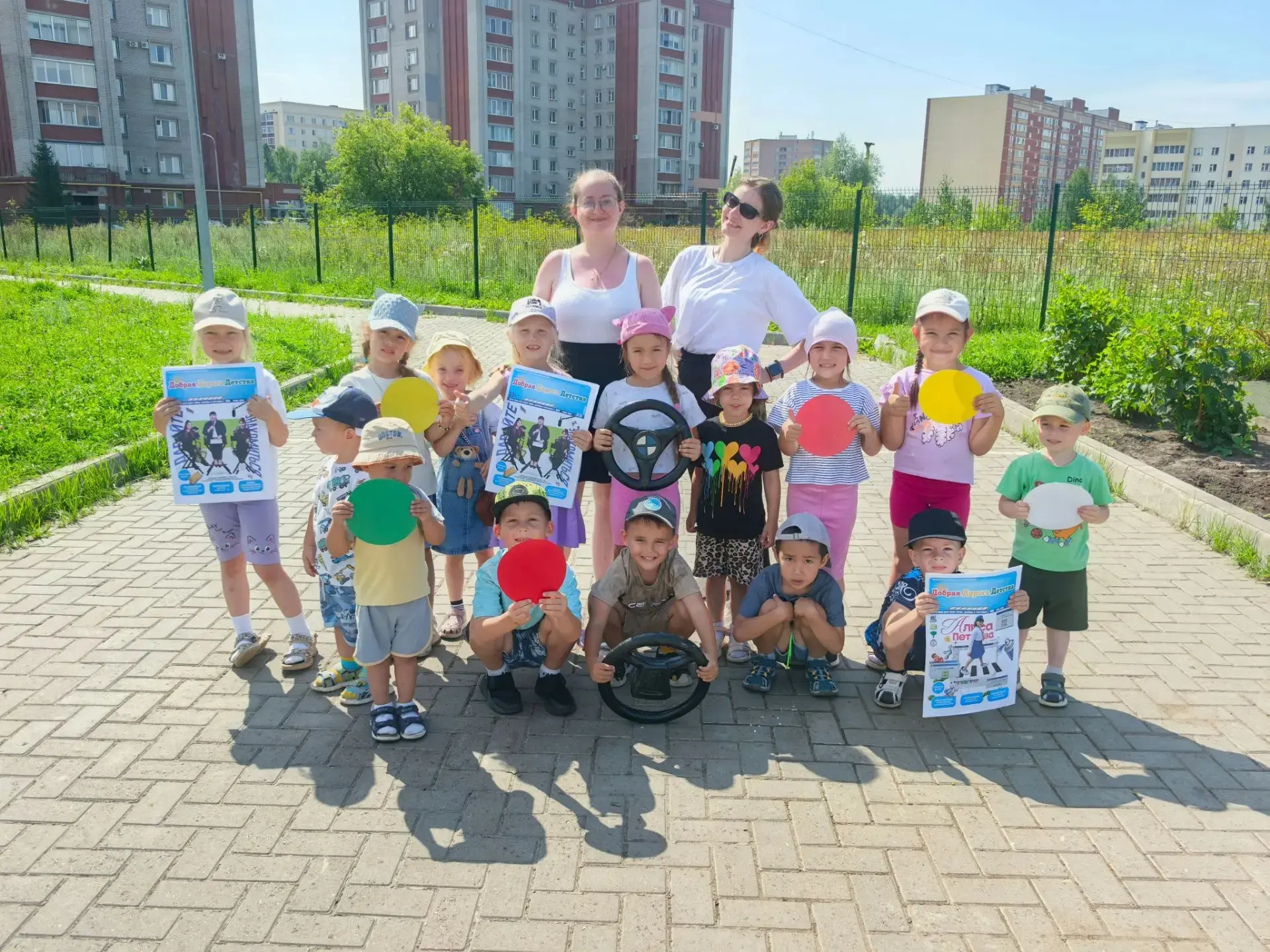 ​🚦 Путешествие в страну «Безопасные дороги»!

​Сегодня в нашем саду состоялось увлекательное познав
