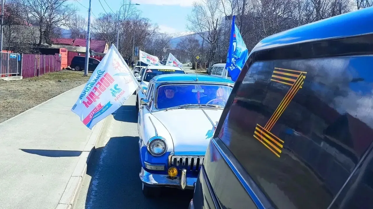 🚩 Память в движении: ПТК СахГУ присоединились к автопробегу, посвящённому «Диктанту Победы»  По цент