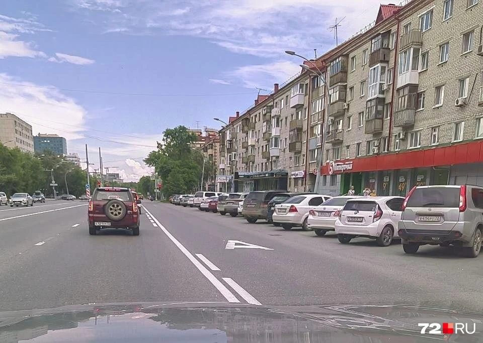 🚌  На улице Мельникайте в Тюмени появилась автобусная полоса.

Полоса начинается от поворота с Тайм