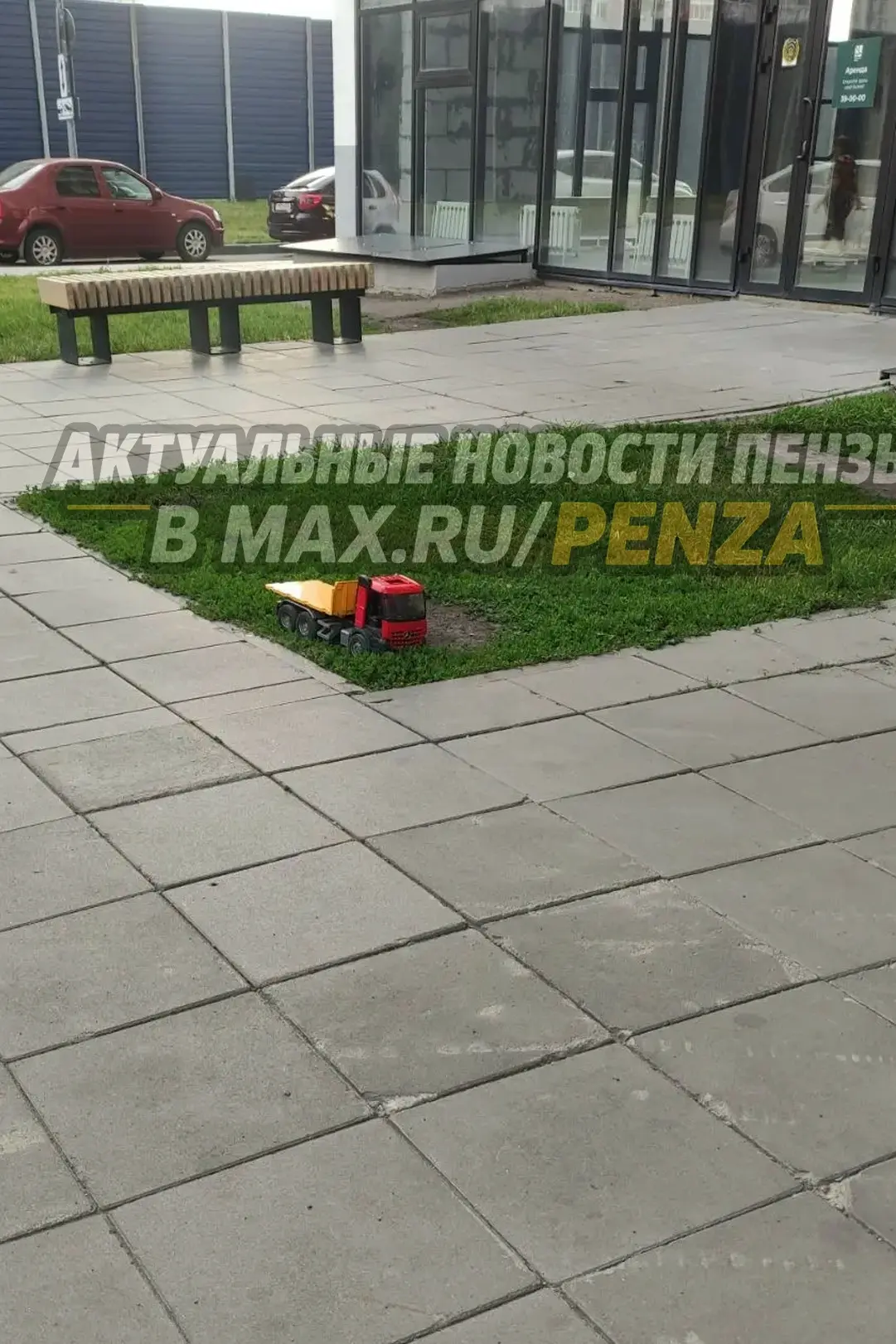 Вот так жители Арбековской заставы паркуют фуру на газоне.

ПОДПИСАТЬСЯ НА НАС♦️