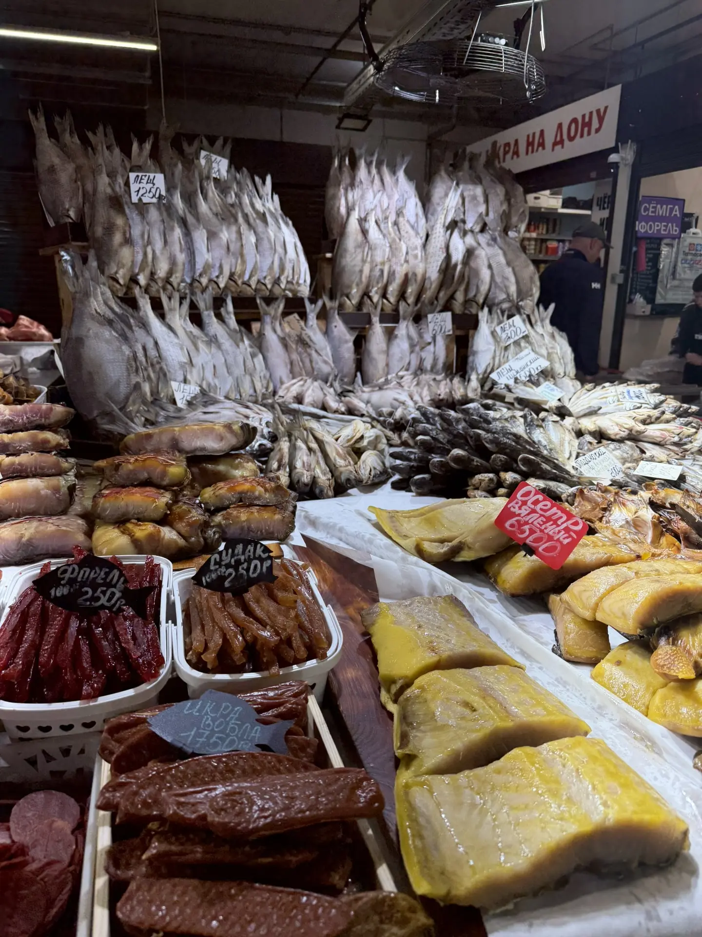 Наисвежжжжайшие продукты ✅


Ростовский базар - раненько-раненько утром📍
Традишен, так сказать)))

