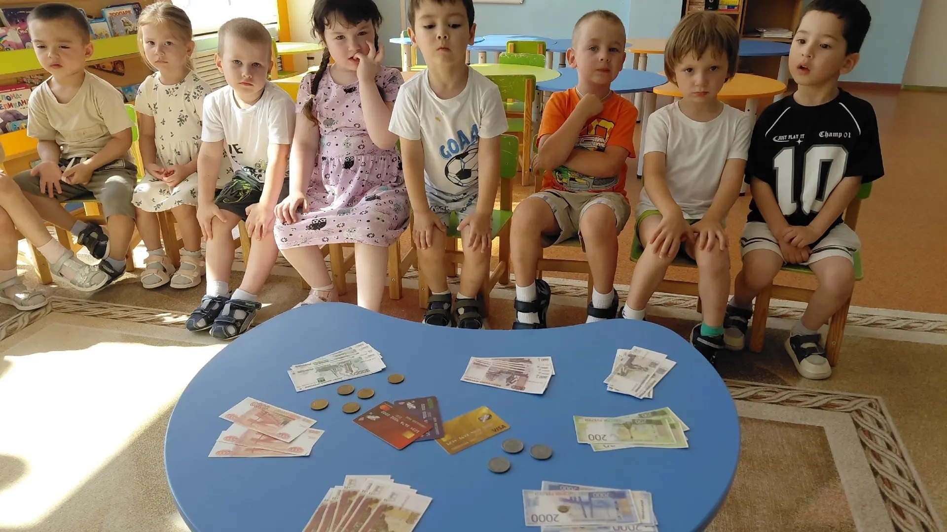 💰 Маленькие шаги в большой мир финансов!