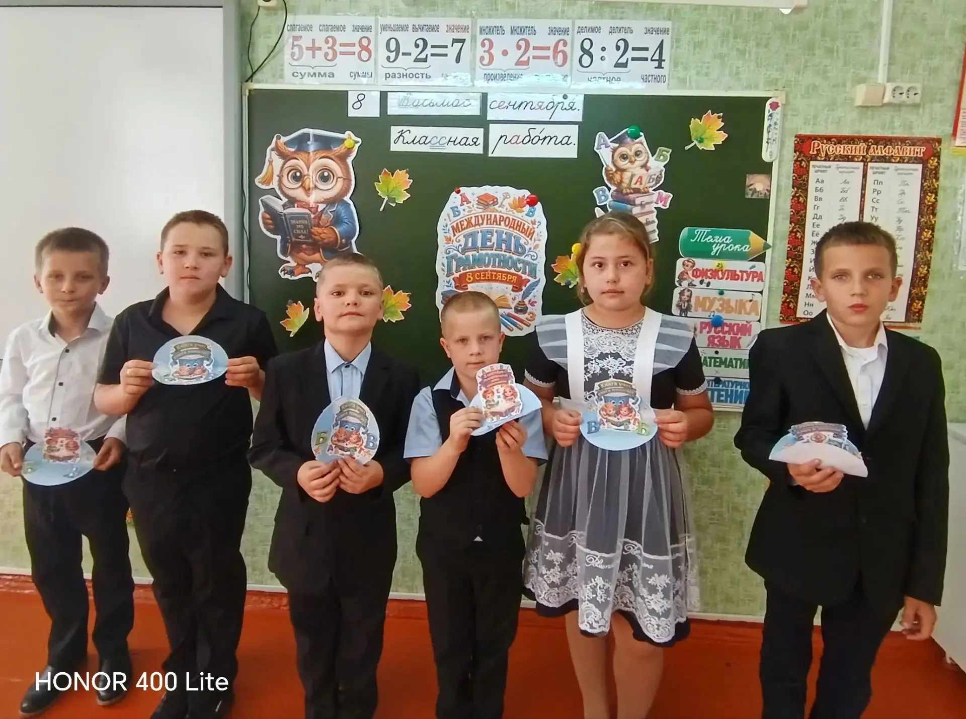 День грамотности и языков в нашей школе! 📚🇷🇺