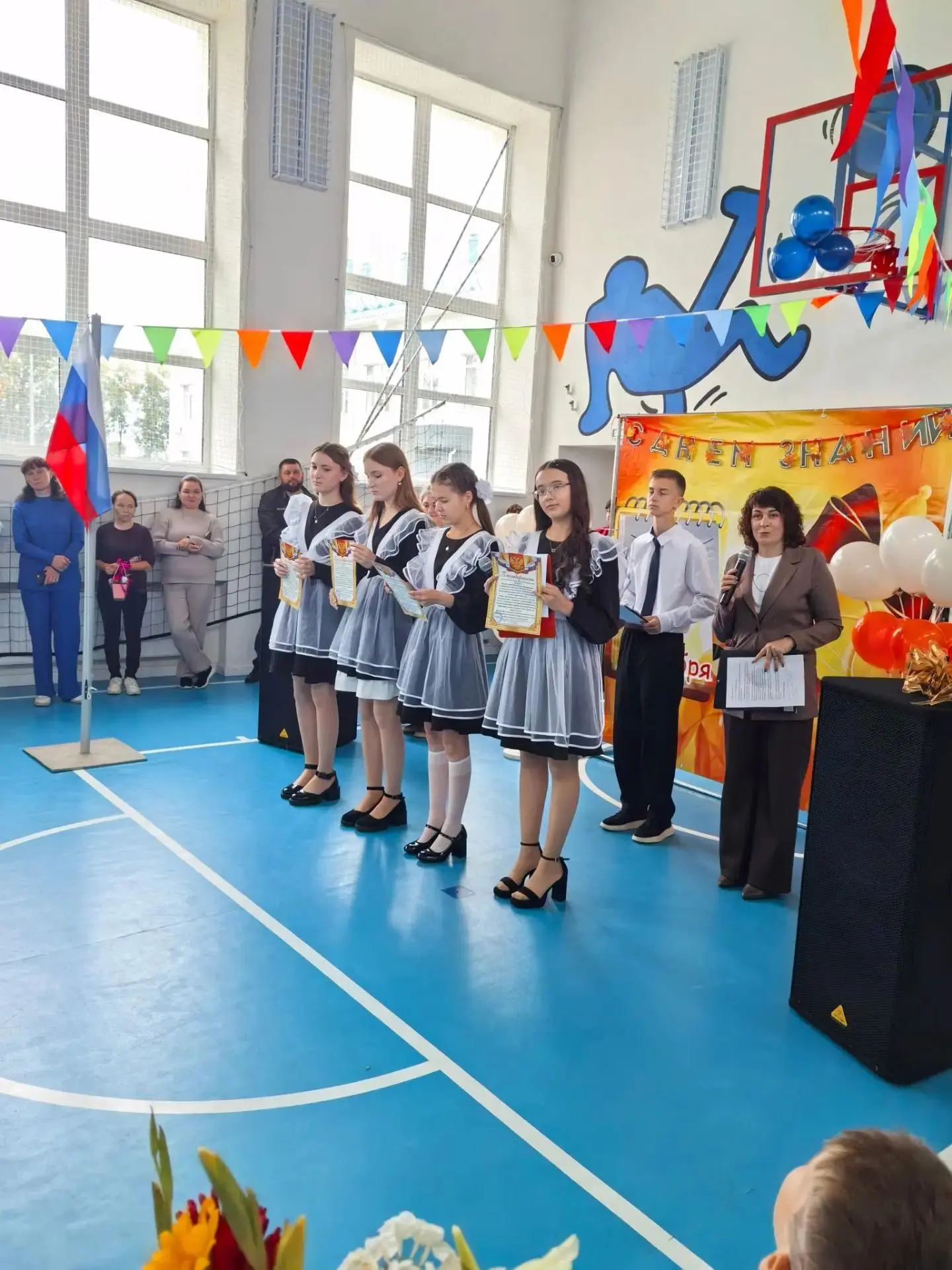 Сегодня во всех школах нашего округа прошли торжественные линейки, посвящённые Дню знан...