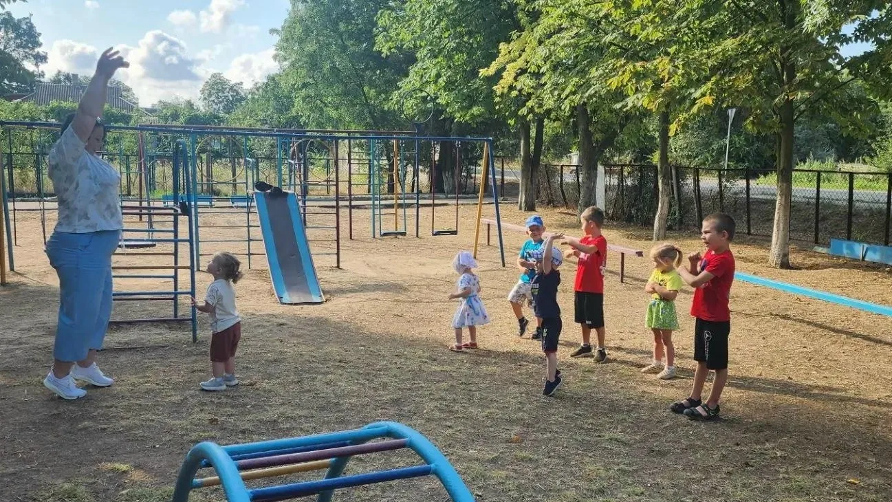 ☀ Начинаем день бодро — с зарядки на свежем воздухе!