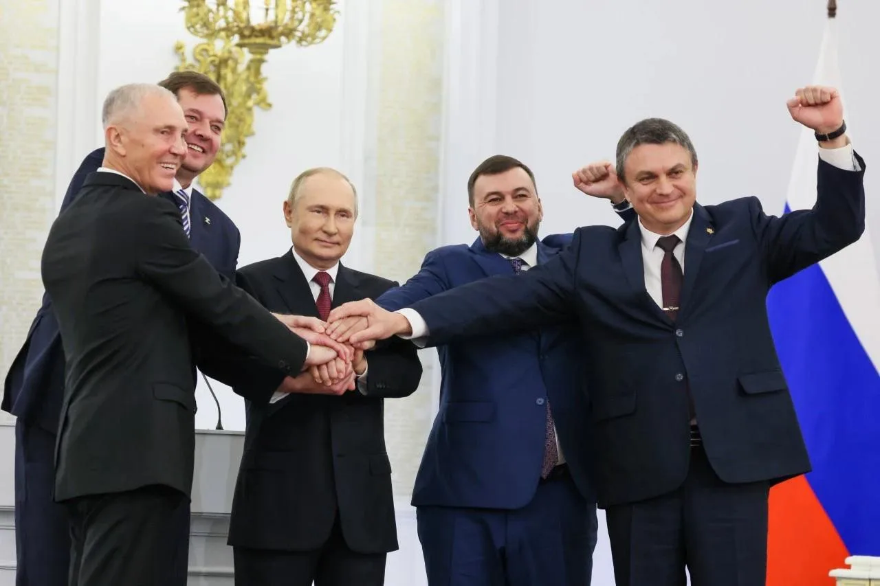 Сегодня — День воссоединения Донецкой и Луганской Народных Республик, Запорожской и Хер...
