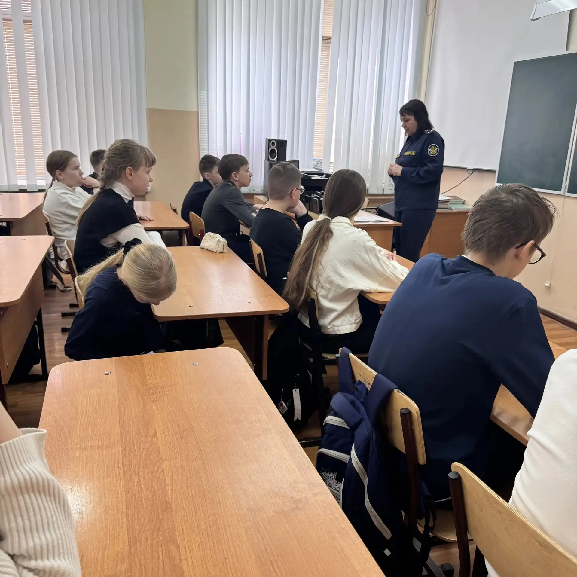 Родители 6д класса организовали встречу с Начальником ФКУ УИИ УФСИН России по Костромской области Ме