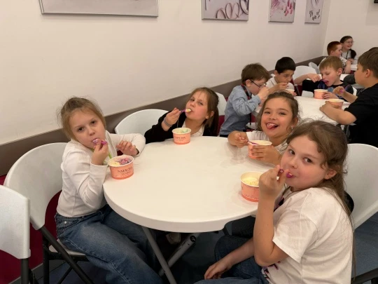НАШИ ЭКСКУРСИИ: ФАБРИКА МОРОЖЕНОГО   🍦На неделе ребята 2 «Г» отметили потепление экскурсией на фабри