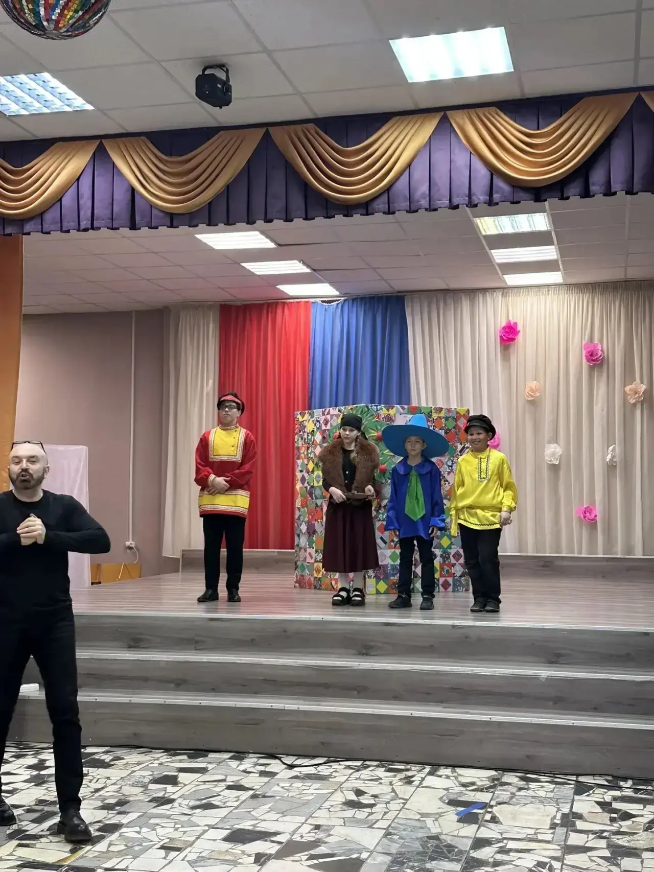 ТЕАТР   🎭 Волшебный мир театра глазами детей  Ко Дню театра ученики 1 «К» и 2 «М» классов вместе со 