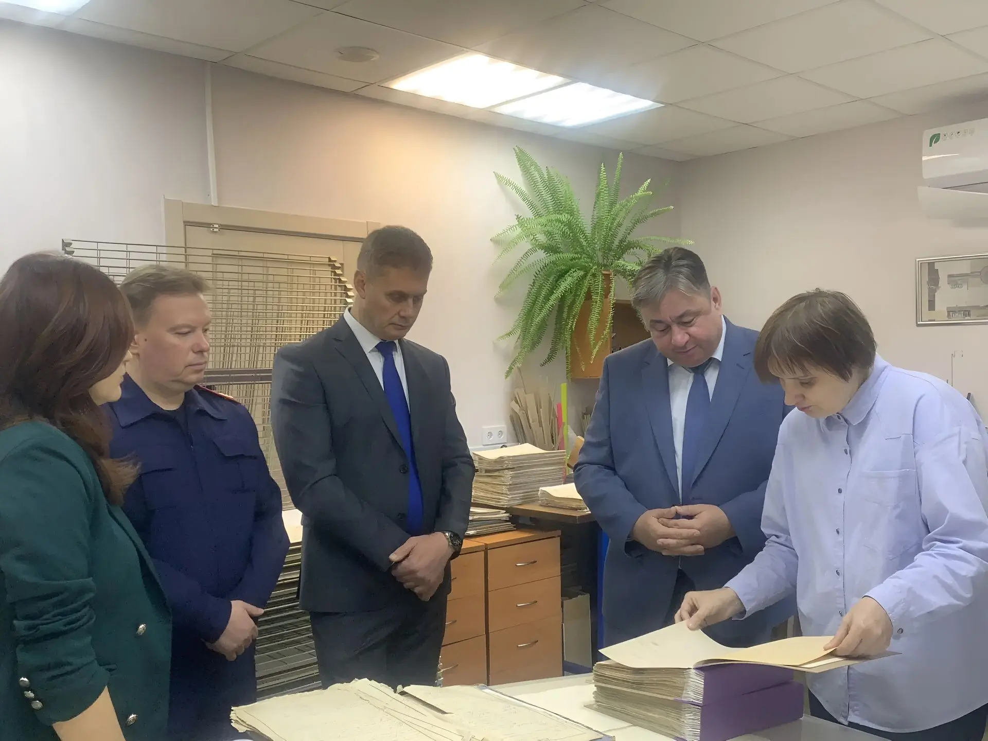 Руководитель и сотрудники следственного управления СК России по Свердловской области по...