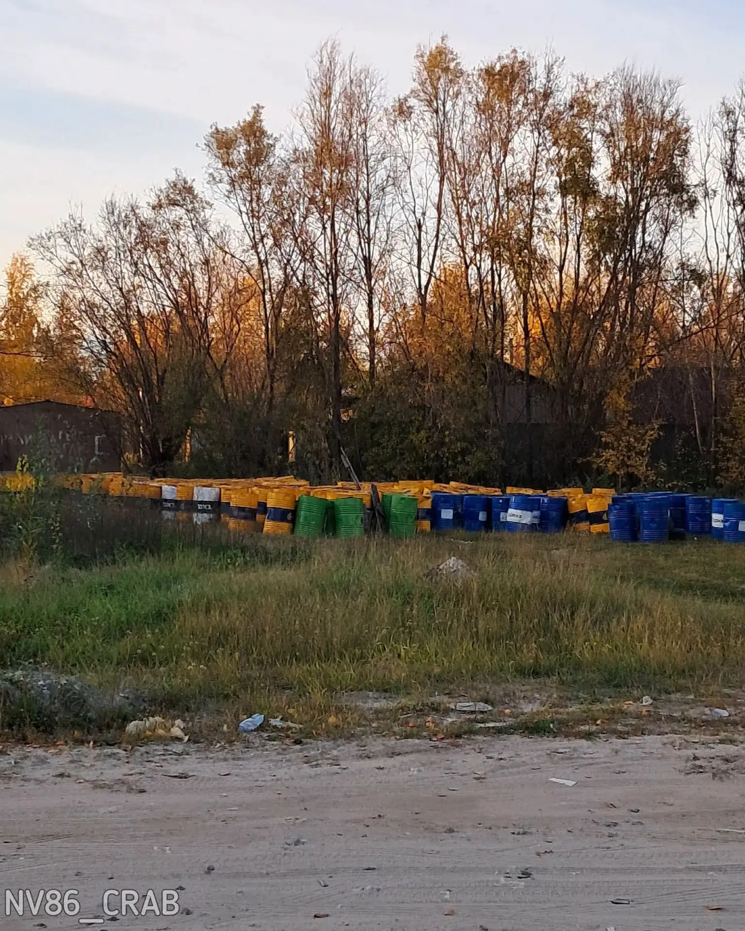Ваши догадки, для чего кому-то понадобилось столько бочек?