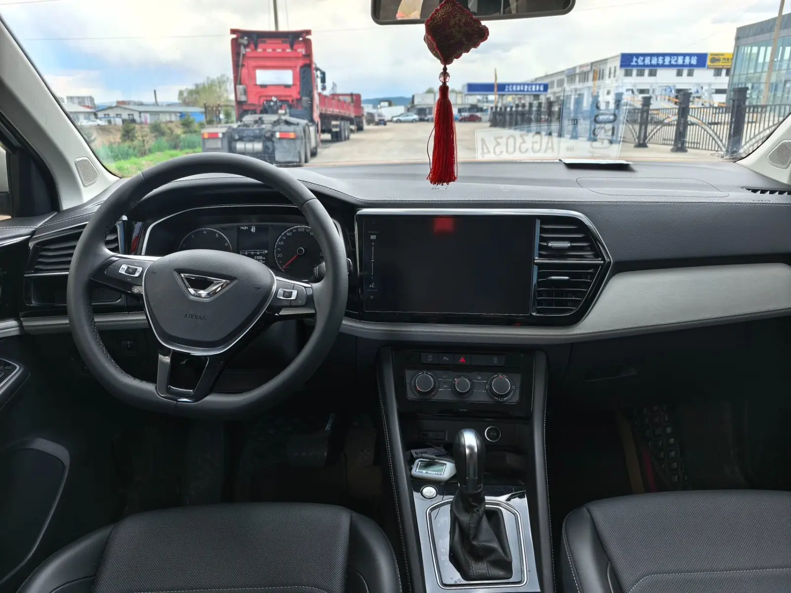 ‼️🚨В наличии в Китае:   🇨🇳Jetta VS5  — 2023/07, 1.5л., 2WD, АКПП  — Пробег: 18.000км. ✅Без окрасов  