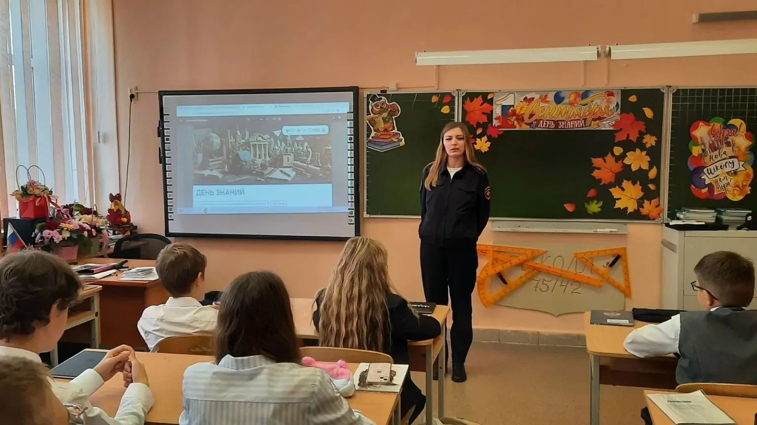 1 сентября во всех классах прошел Урок безопасности. Сотрудники МУ МВД "Нижнетагильское...