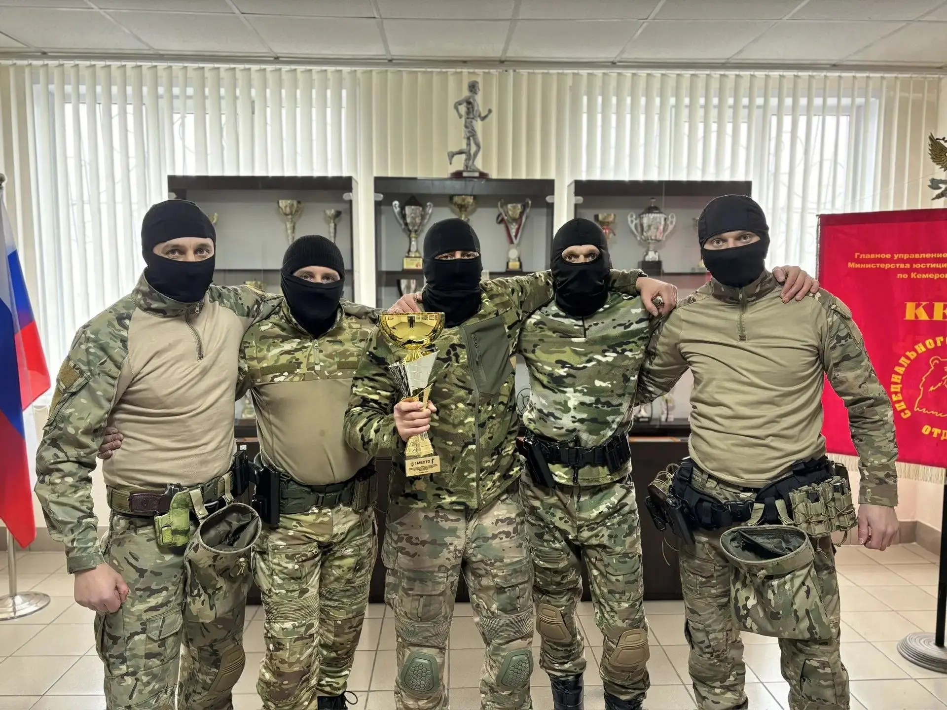 Сотрудники отдела специального назначения управления режима и надзора ГУФСИН Кузбасса п...
