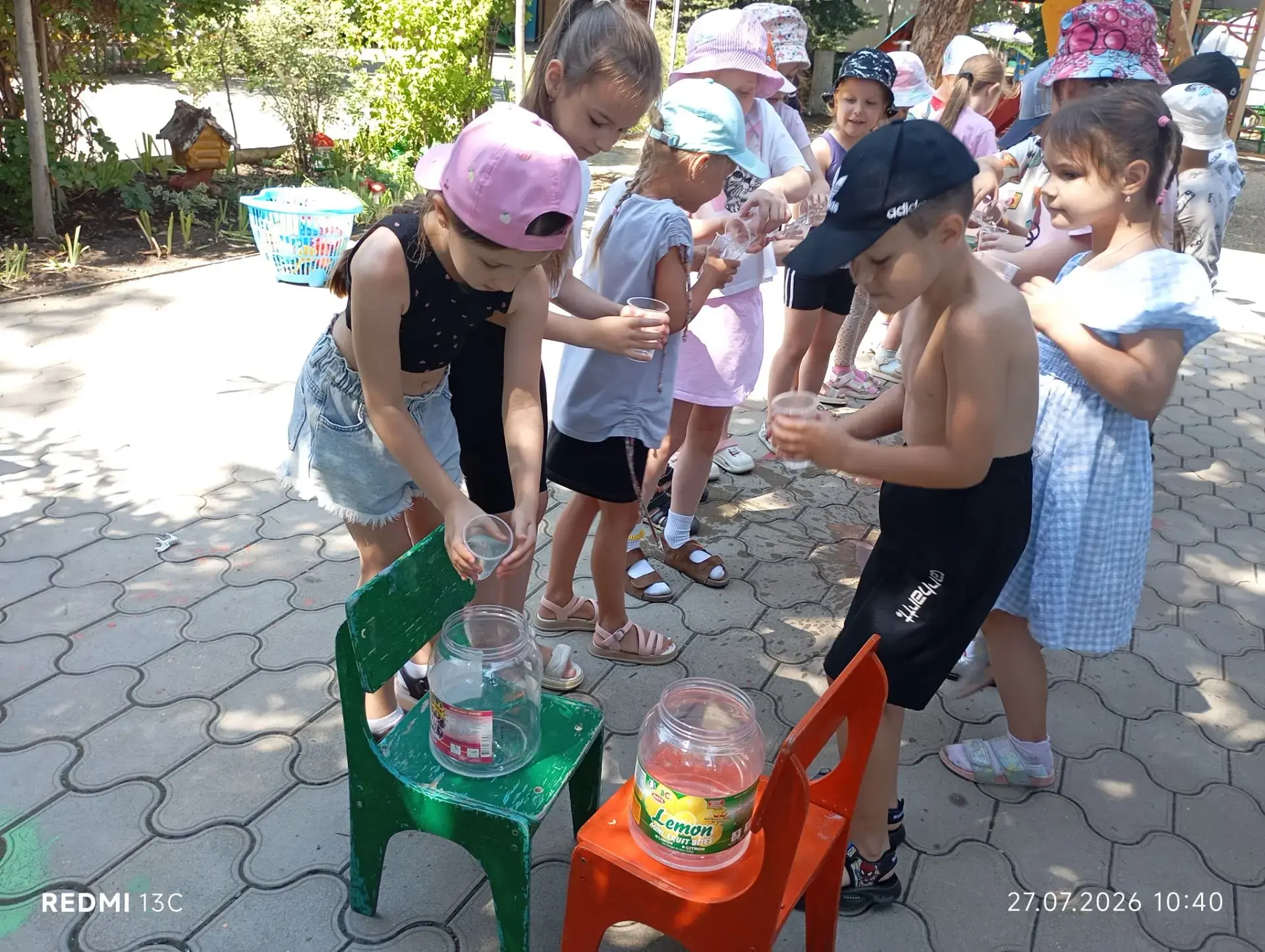 В подготовительной группе прогулки приобретают особое значение: будущие первоклассники уже обладают 