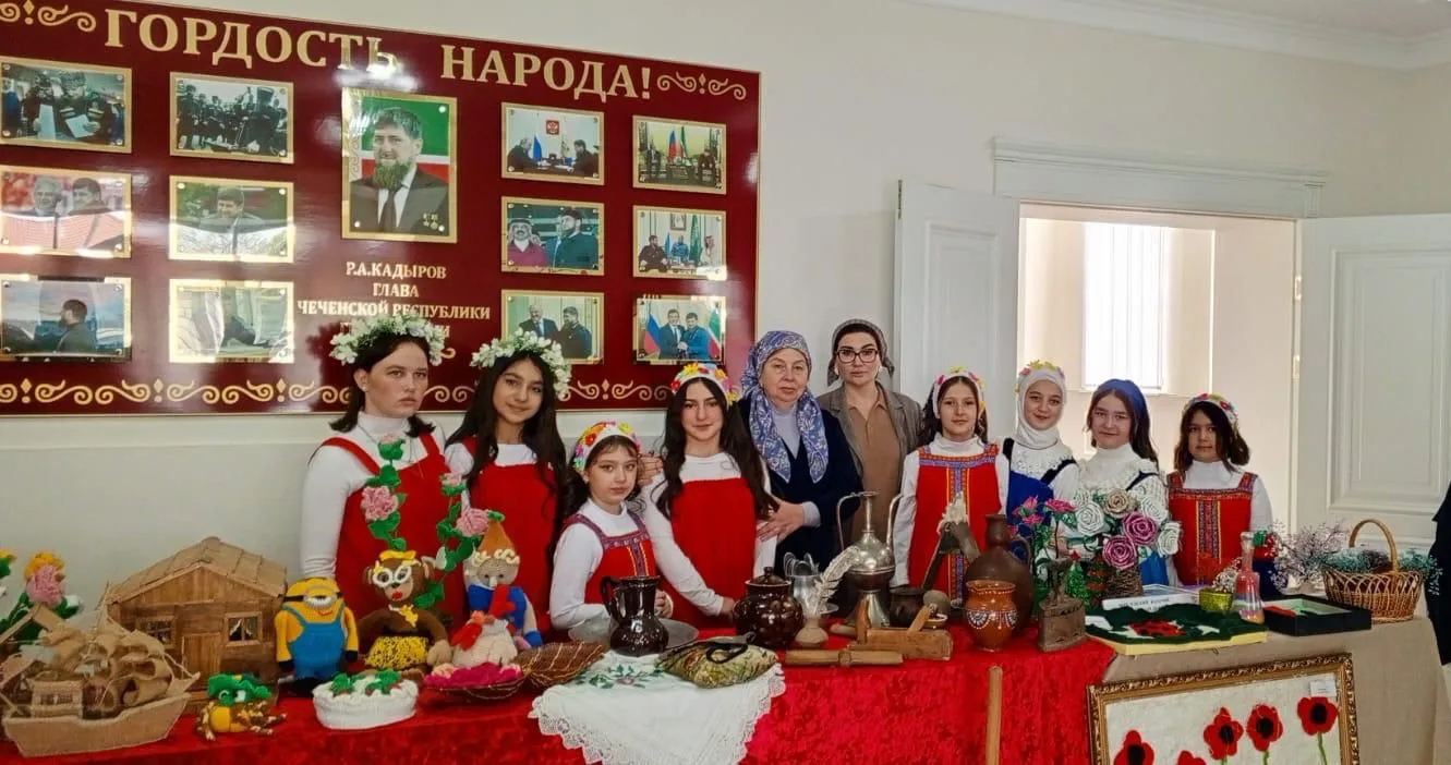 Червлёнский Казачий культурный центр , участниками  которого являются нашей школы , орг...