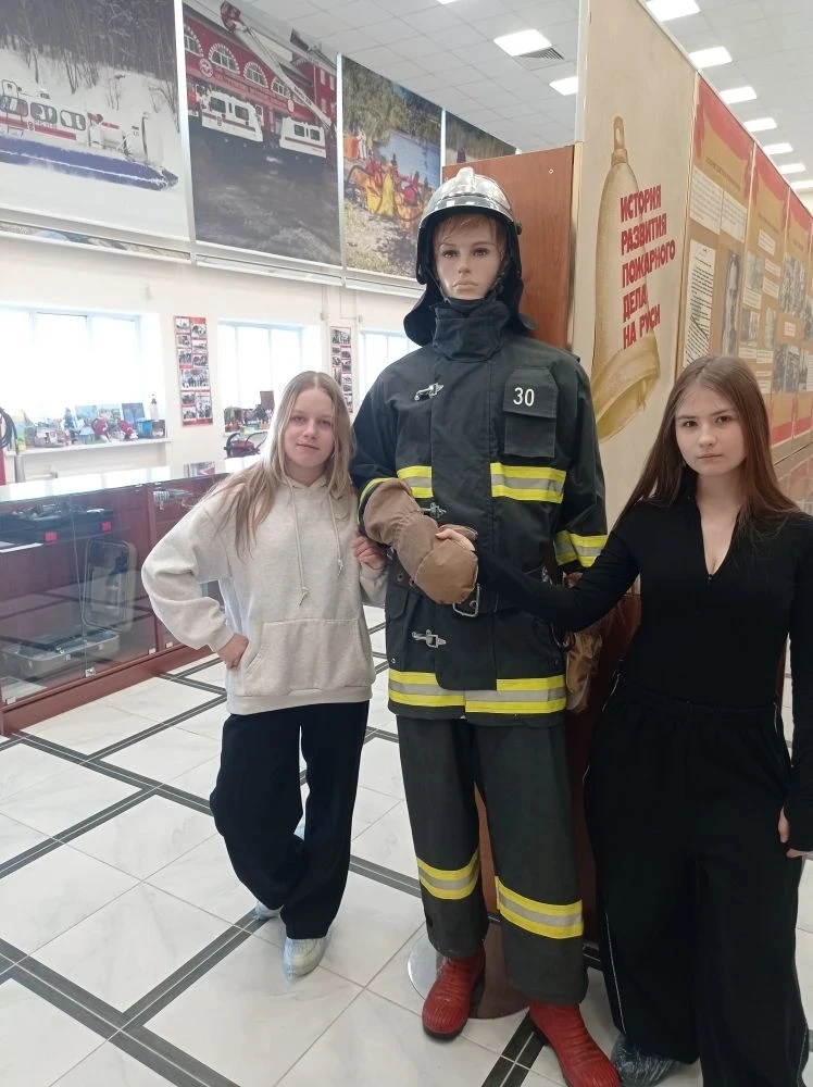 🚒 Лицеисты на экскурсии в музейно-выставочном центре МЧС  19 марта обучающиеся МОУ «Лицей №7»  вмест