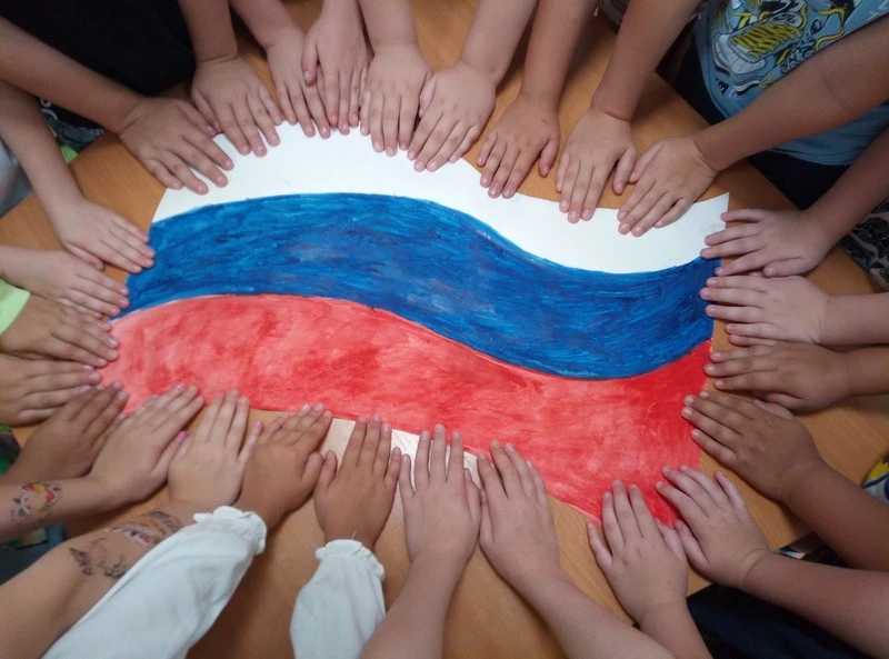 День флага В МБДОУ "Детский сад № 14" 🇷🇺❤
