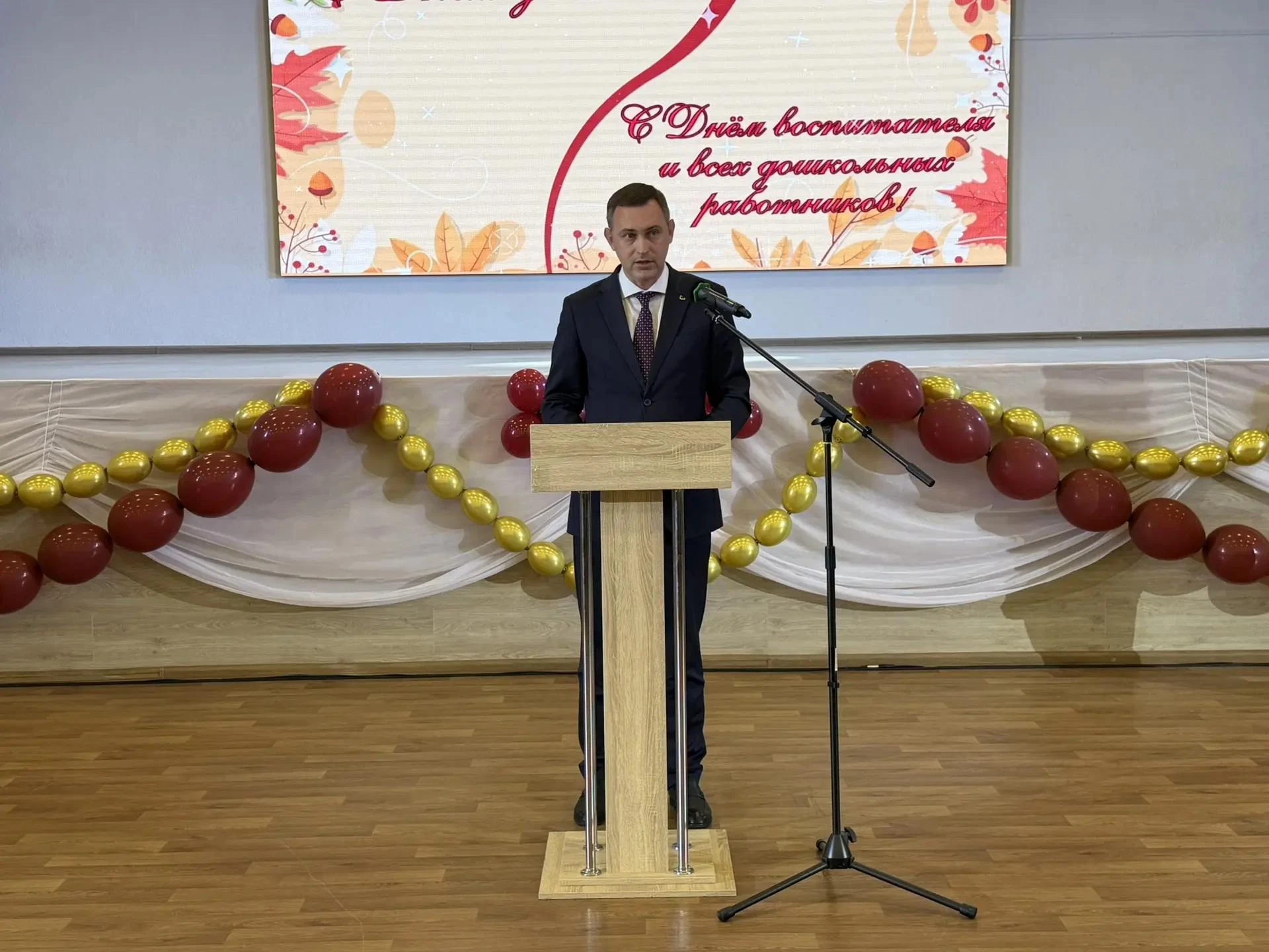 50 лучших работников системы образования нашего района получили заслуженные награды: на...