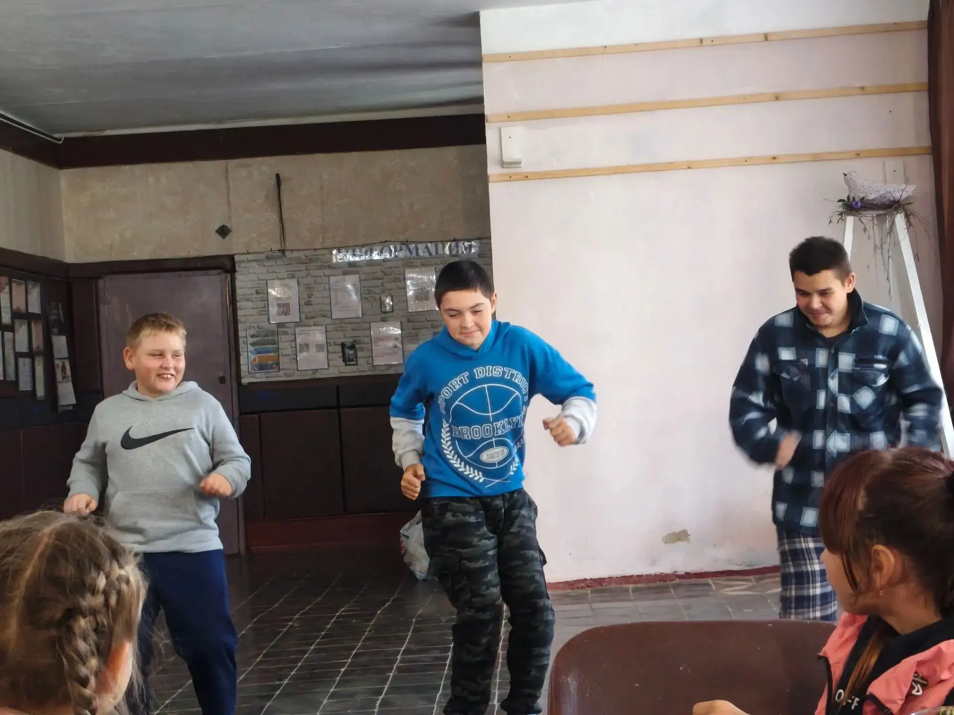В теплой почти домашней обстановке ребята из ансамбля "Микс" встретили "Медовый спас". ...
