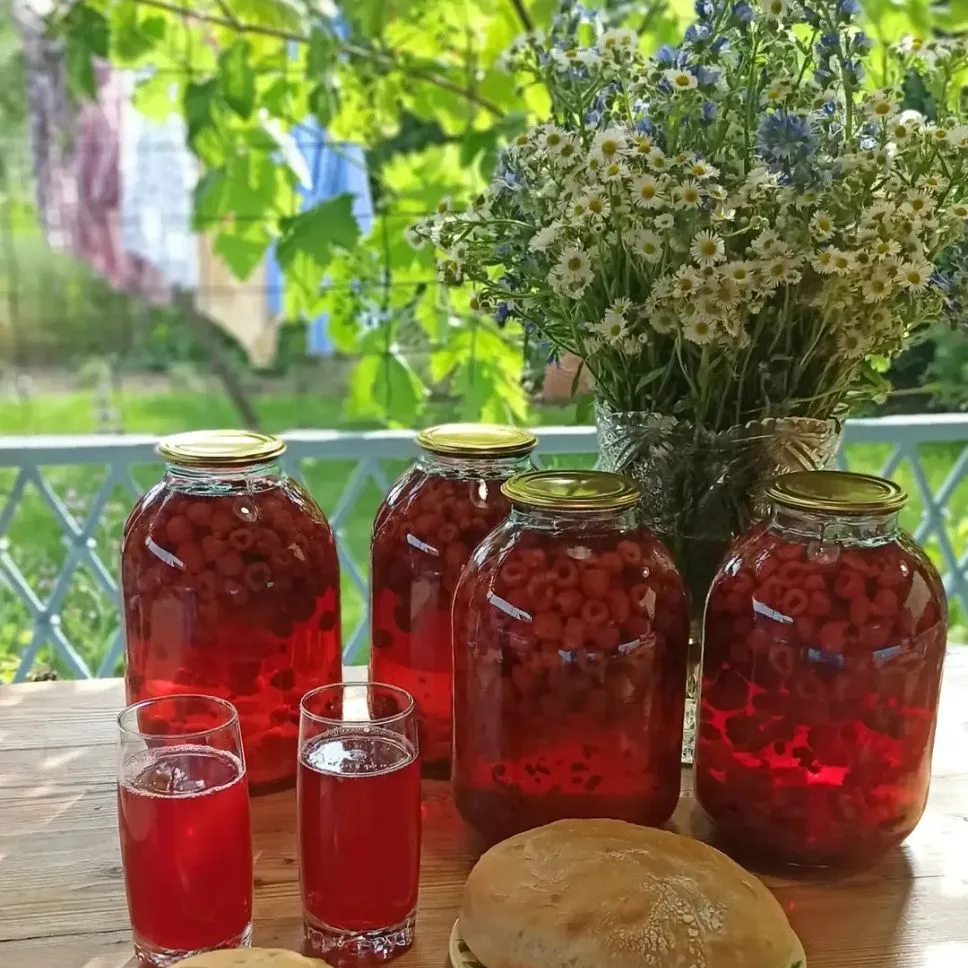 Летом главное правильный баланс труда и отдыха.

Согласны?😉

🏡Родная деревня