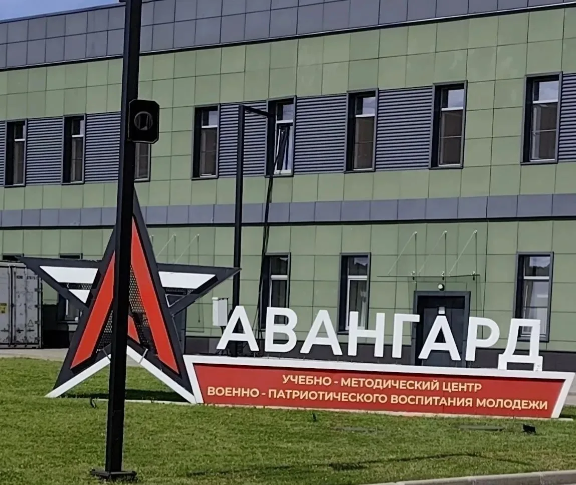 Юнармеец Корбашов Игорь,ученик 8А класса, расширяет теоретические знания и практические...