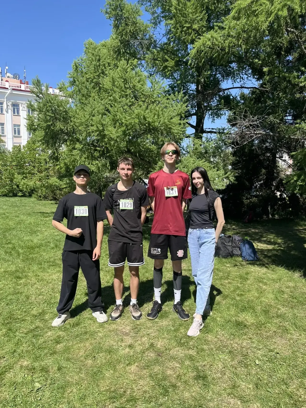 #9мая2026🕊️  🇷🇺Учащиеся 3 «Д» класса- будущие юнармейцы, вместе с выпускниками юнармейского отряда «