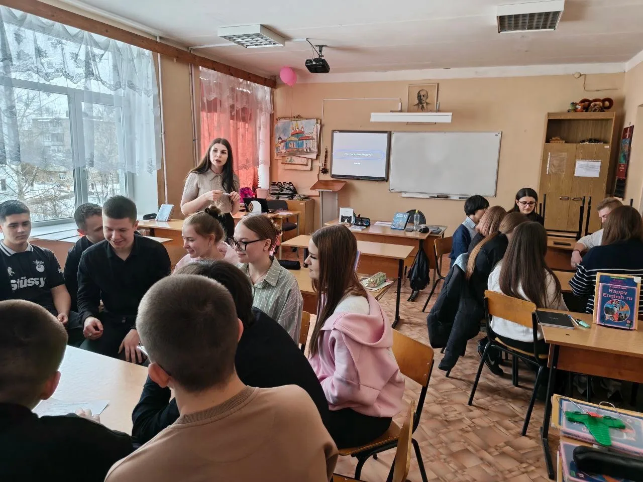 В рамках недели гуманитарных наук учителя истории Давыдова К.Г. и учитель английского я...