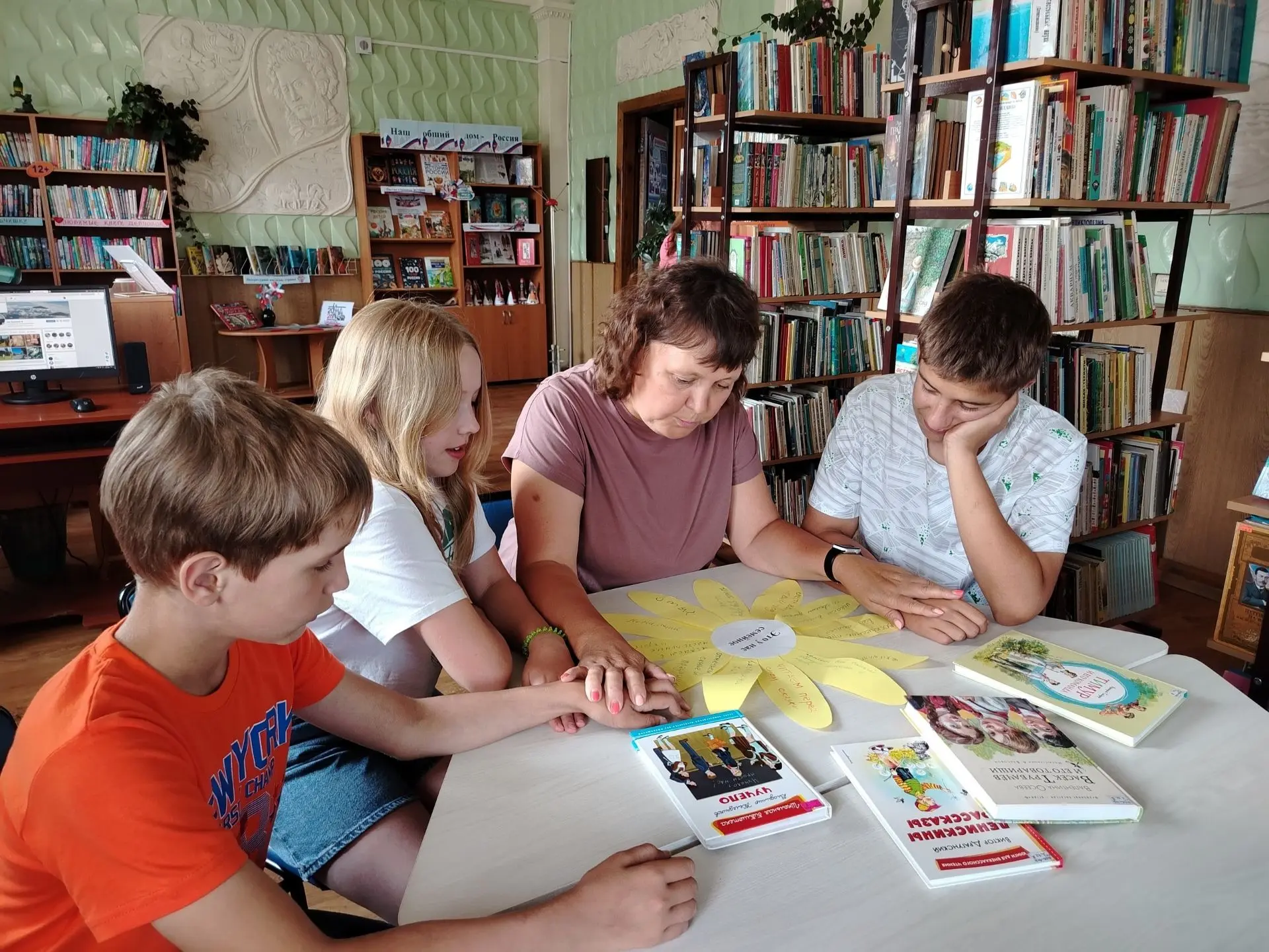 👪 В ТЕПЛОМ СЕМЕЙНОМ КРУГУ

В рамках регионального сетевого культурно‑просветительского проекта библ