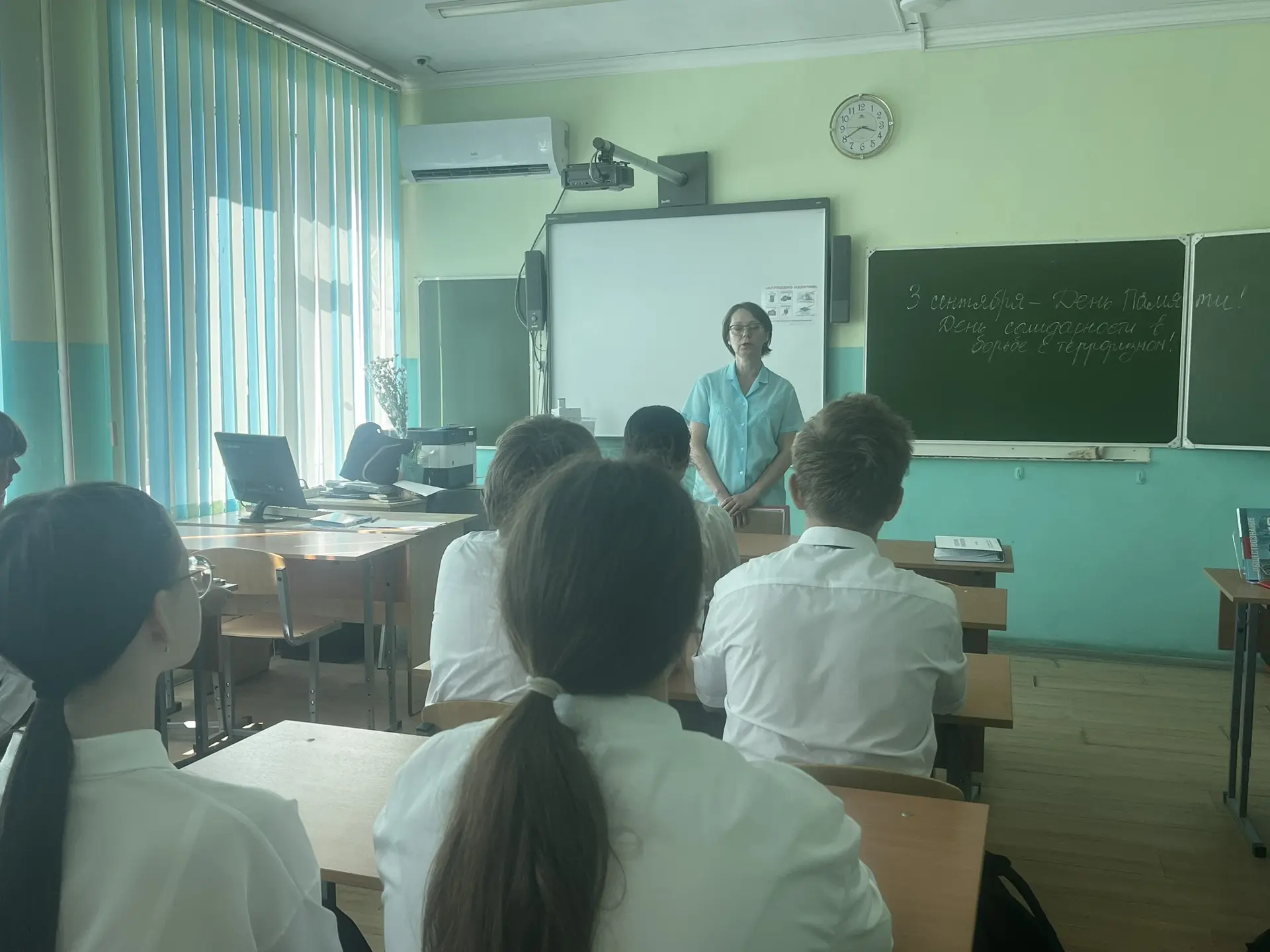 3 сентября для учащихся МБОУ СОШ 2 им. Адмирала Ушакова прошел Урок Мужества, приурочен...