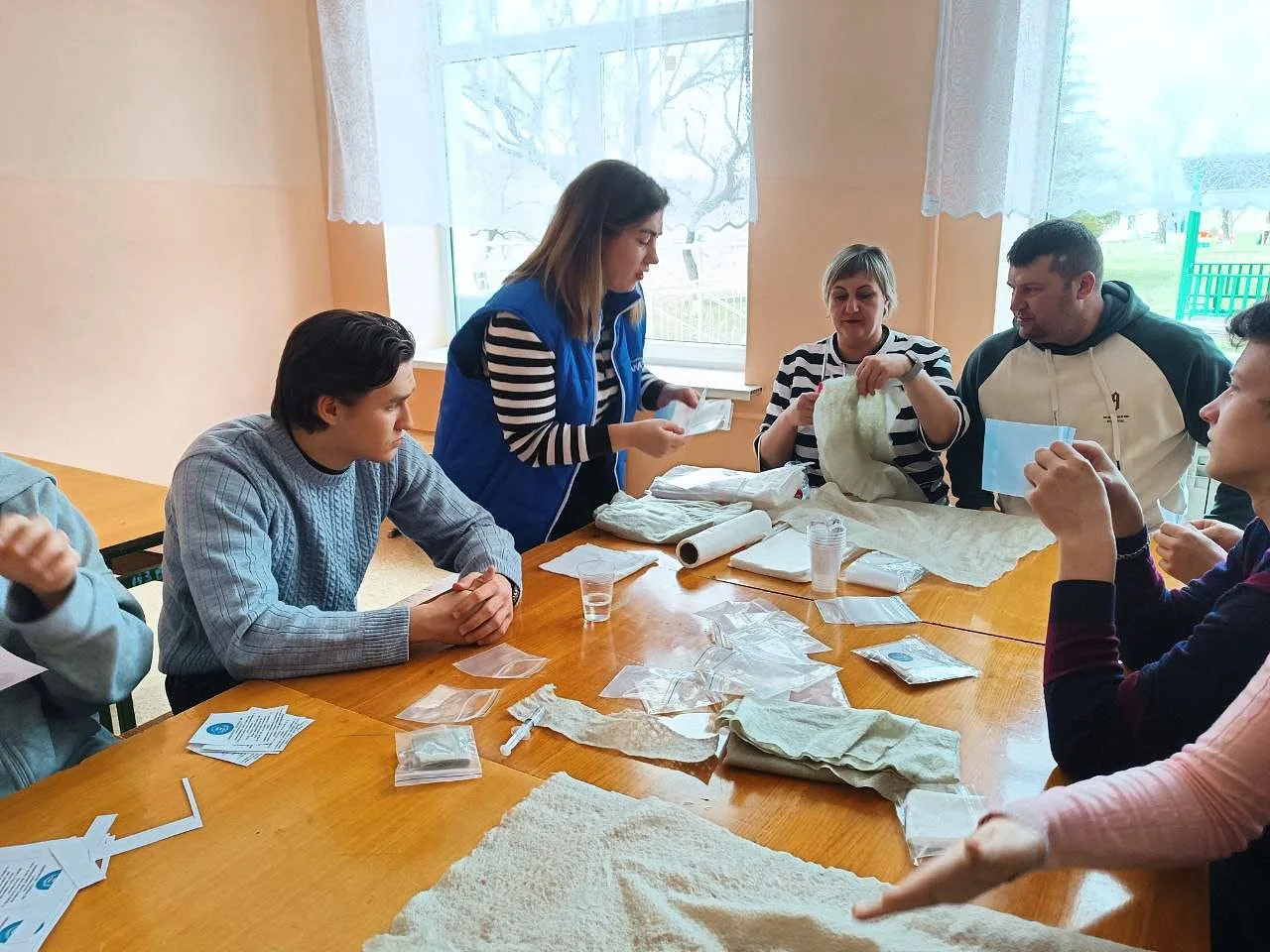 Сегодня Юлия Кострица - заместитель секретаря и активисты первичного отделения №24 парт...