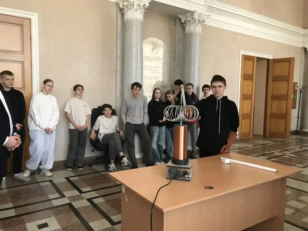 🌟 Экскурсия в «Россети Урал»: электричество стало ближе! 🌟  Ученики 8 «А» и 8 «Б» классов побывали н