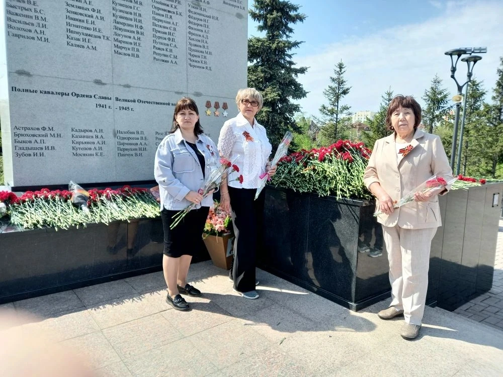Сегодня наши педагоги приняли участие в торжественном параде, пройдя в парадном строю и...