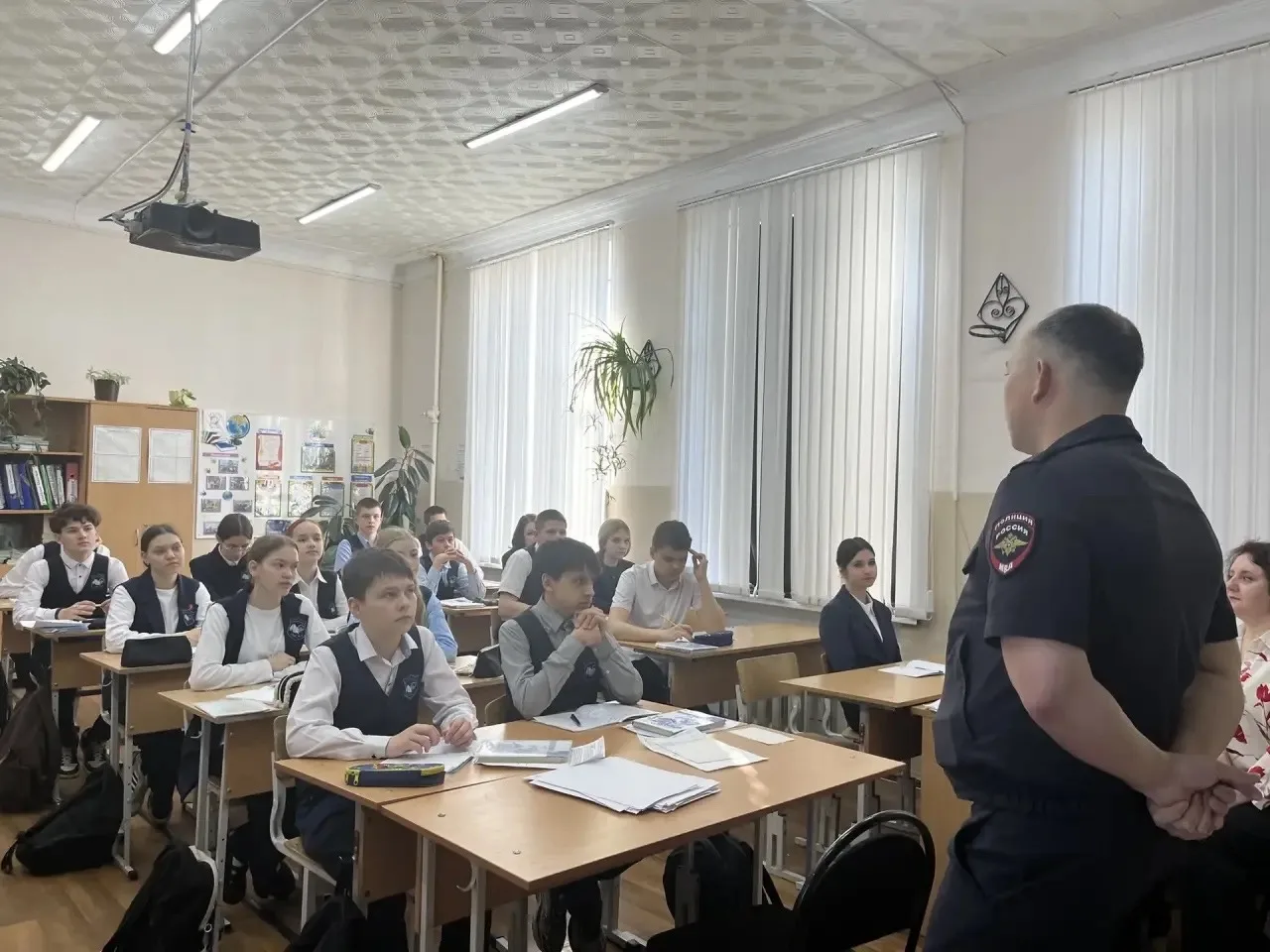 👮🏻‍♀️Полиция Еманжелинского округа за «Чистое поколение»!  ➡️В рамках реализации масштабных общеросс