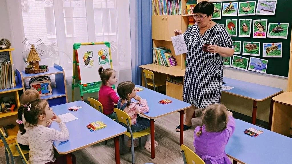 Неделя маленьких исследователей: дети подружились с насекомыми.
Наши малыши из группы "Дюймовочка" в