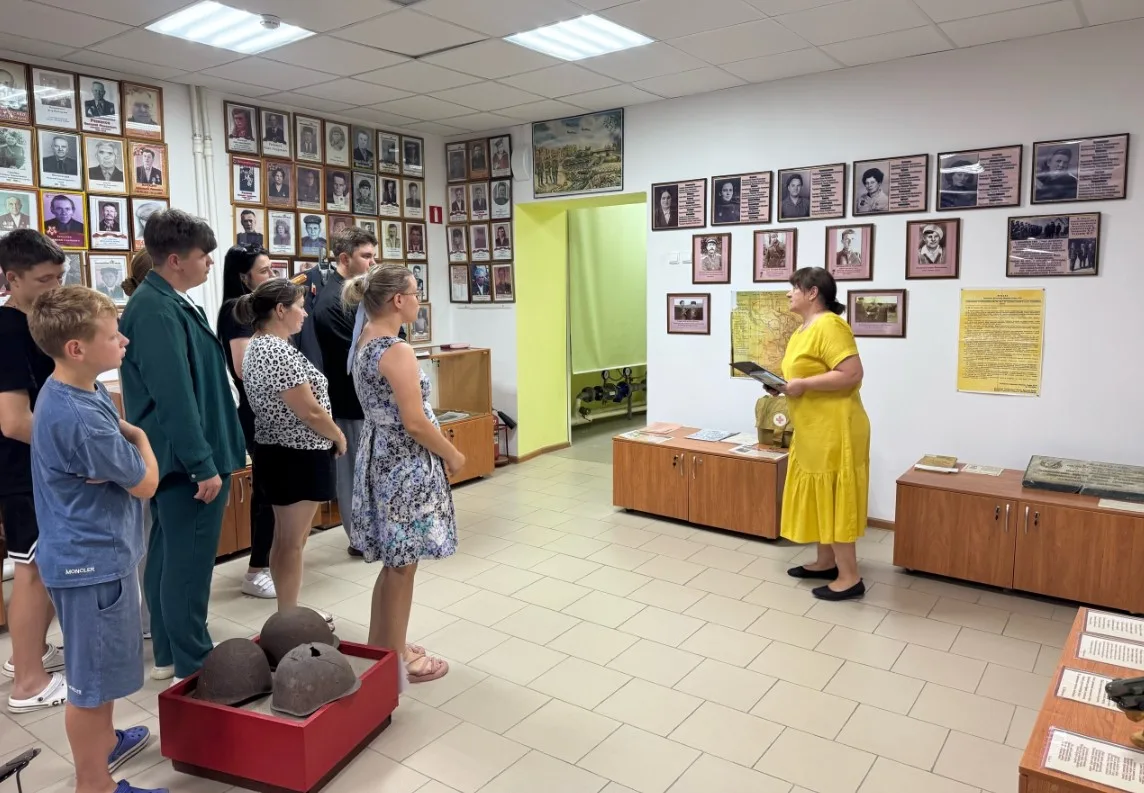 📜Сегодня в музейном уголке сотрудники библиотеки провели краеведческий час «Волоконовк...