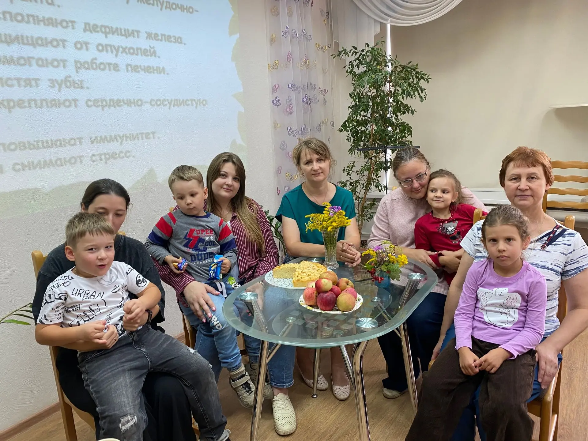 Ребята вместе с мамами в рамках проекта "Мамино время" узнали многое на празднике  "Ябл...