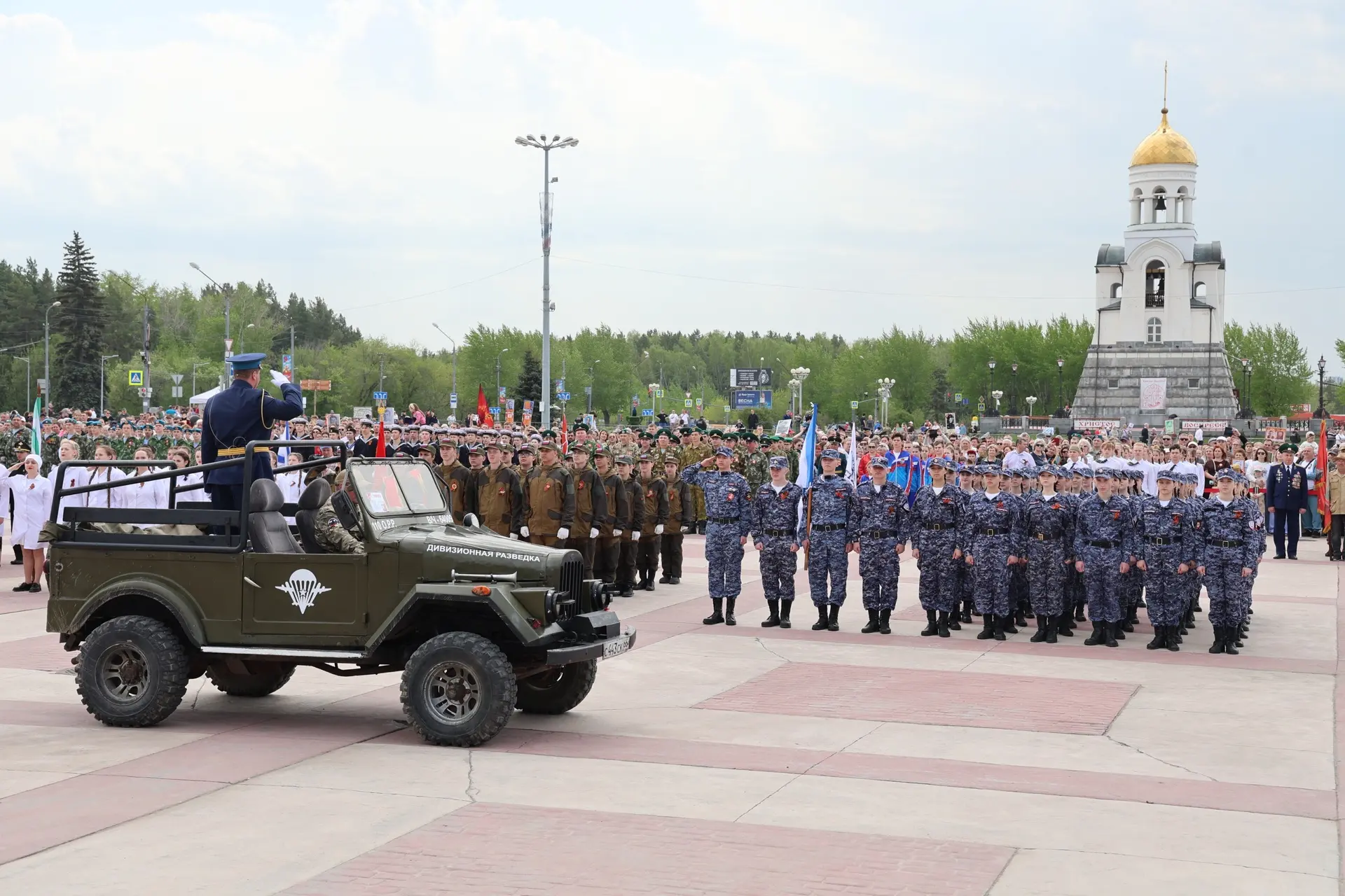 В Каменске-Уральском прошли Парад наследников Победы и шествие «Бессмертного полка»  9 мая на площад