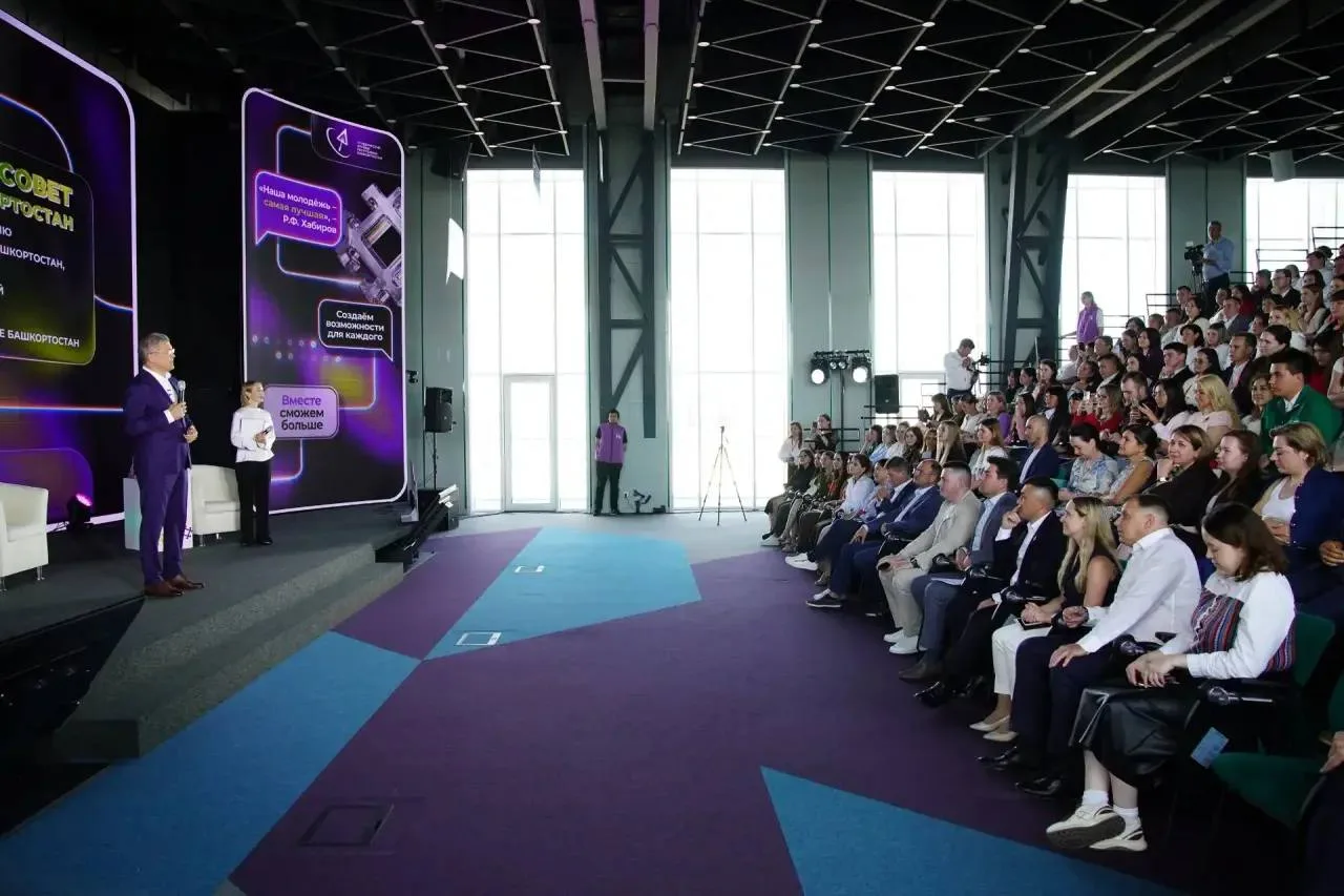 "Молодёжь нужно защищать от опасного контента в интернете..."

В Уфе обсудили информационную безопас