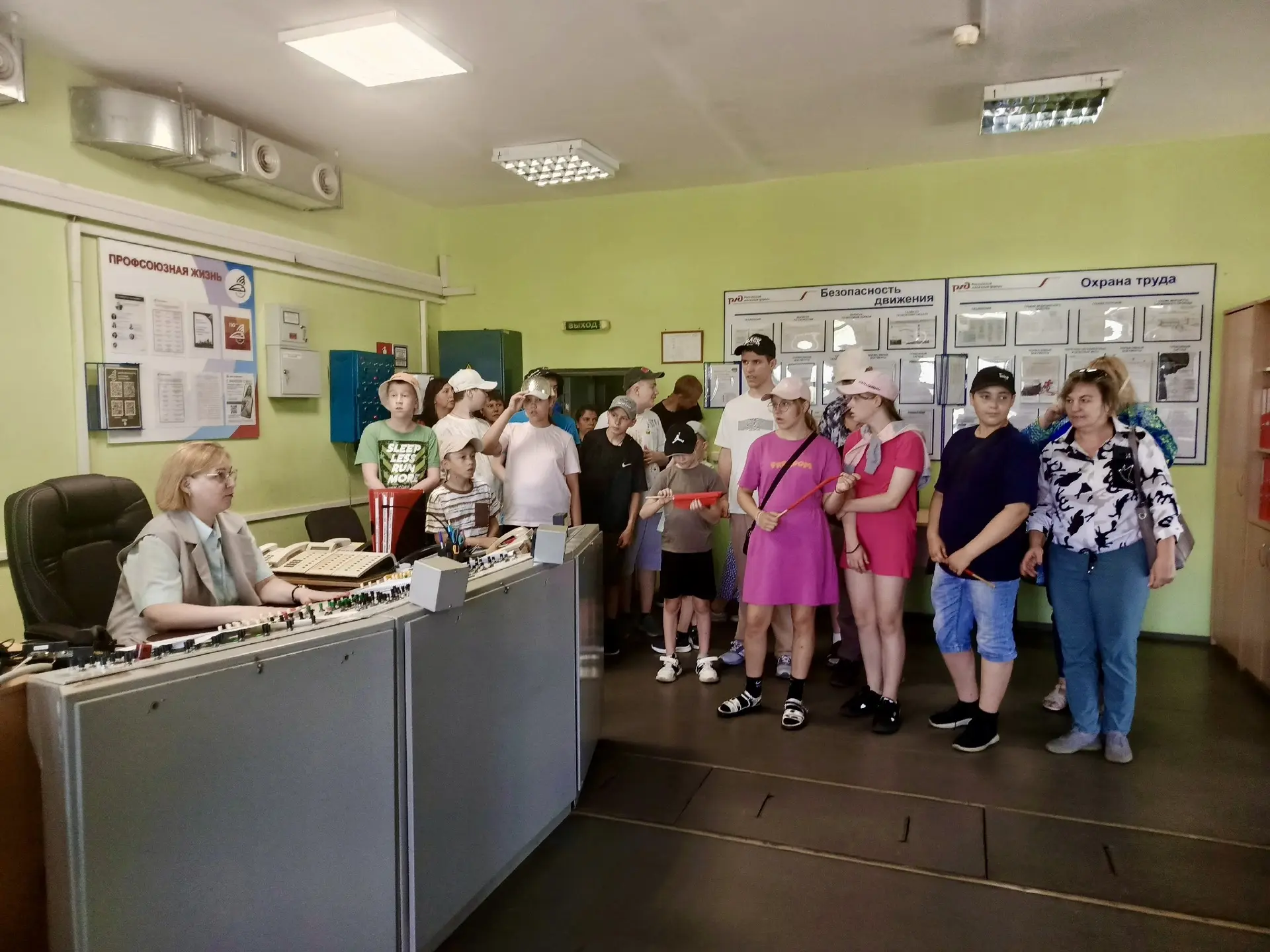 🚂Большое путешествие в мир железных дорог!🚞

Для наших ребят экскурсия на железнодорожный вокзал п