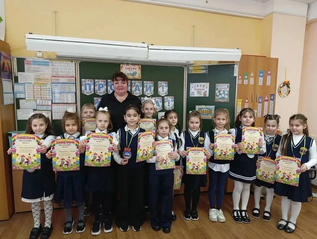 Стоп! Остановка «Азбука» — поезд следует дальше!  Сегодня в 1 «А», «Б», «Г» классе прошёл трогательн