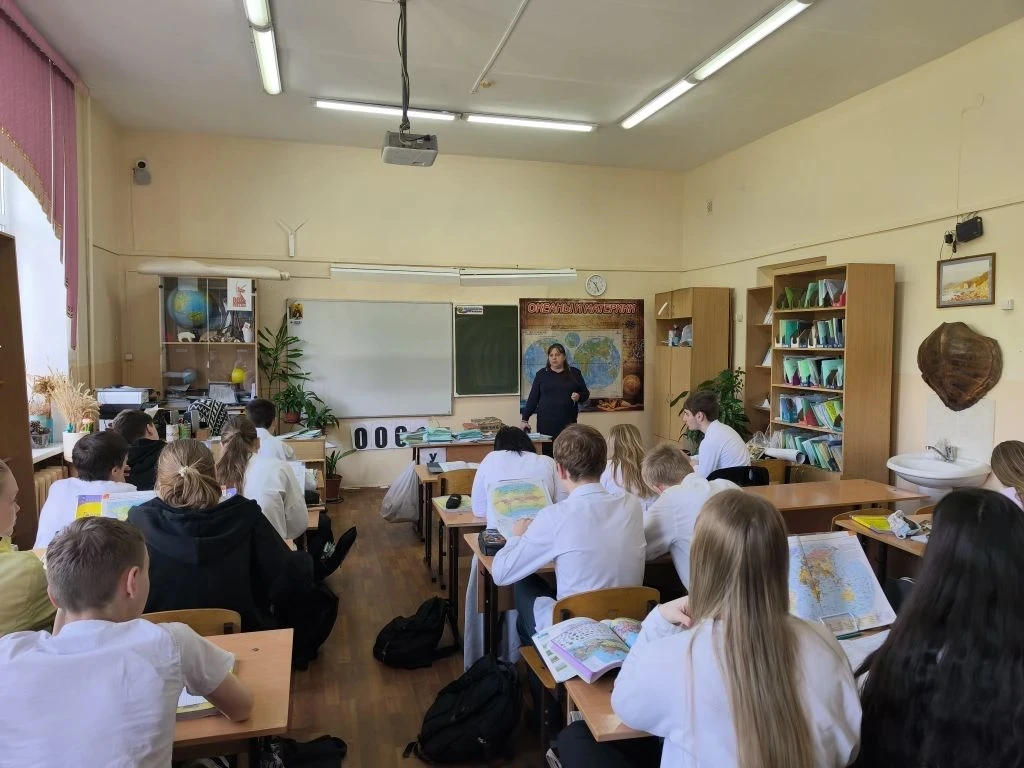 📢 В нашей школе — важные и интересные дни!  👮‍♀️ Уже несколько дней к нам приходит инспектор по дела