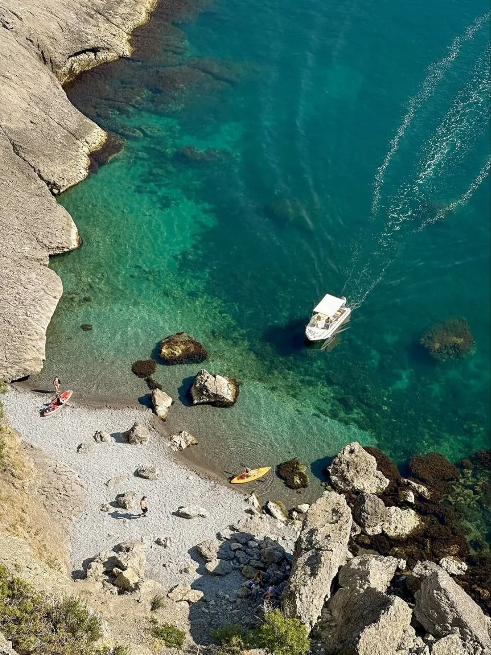 🏝 Тропа Голицына — одно из самых красивых мест не только в Новом Свете, но и в Крыму вообще. 

🌊 Т