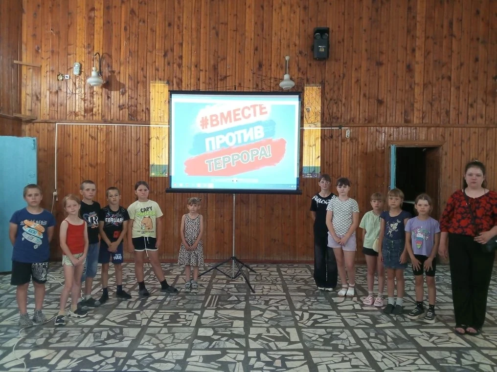В Романовском КДЦ прошла важная встреча с подрастающим поколением.

Для ребят провели беседу «Вместе