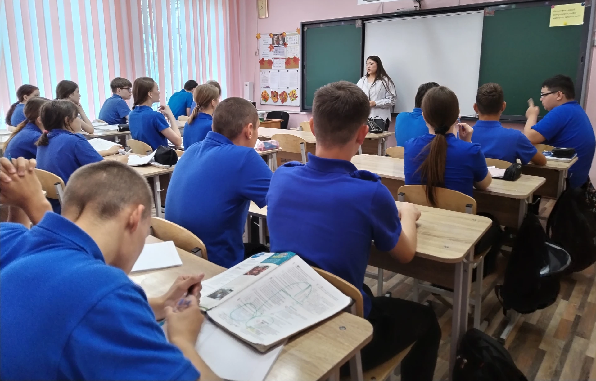 ВСТРЕЧА УЧАЩИХСЯ 9 КЛАССОВ С ВЫПУСКНИЦЕЙ НАШЕЙ ШКОЛЫ 👩‍🏫